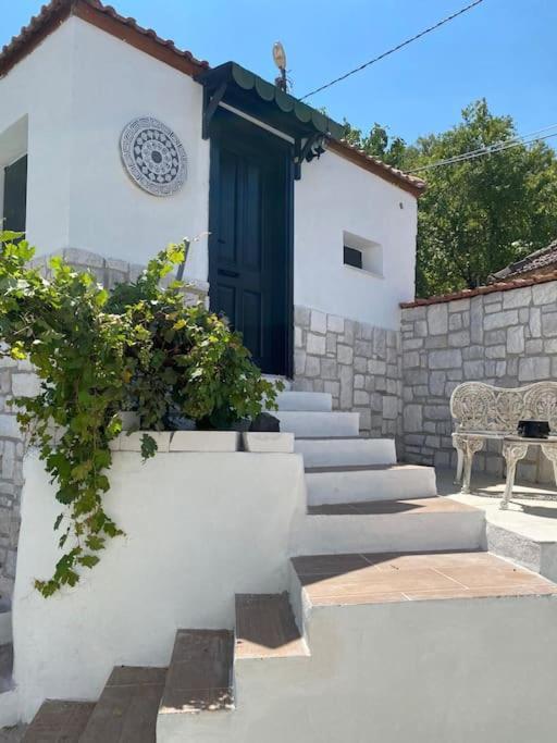 Oezel Havuzlu Kiralik Tas Villa Kusadası Esterno foto