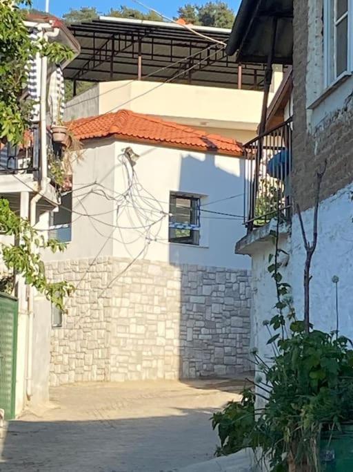 Oezel Havuzlu Kiralik Tas Villa Kusadası Esterno foto